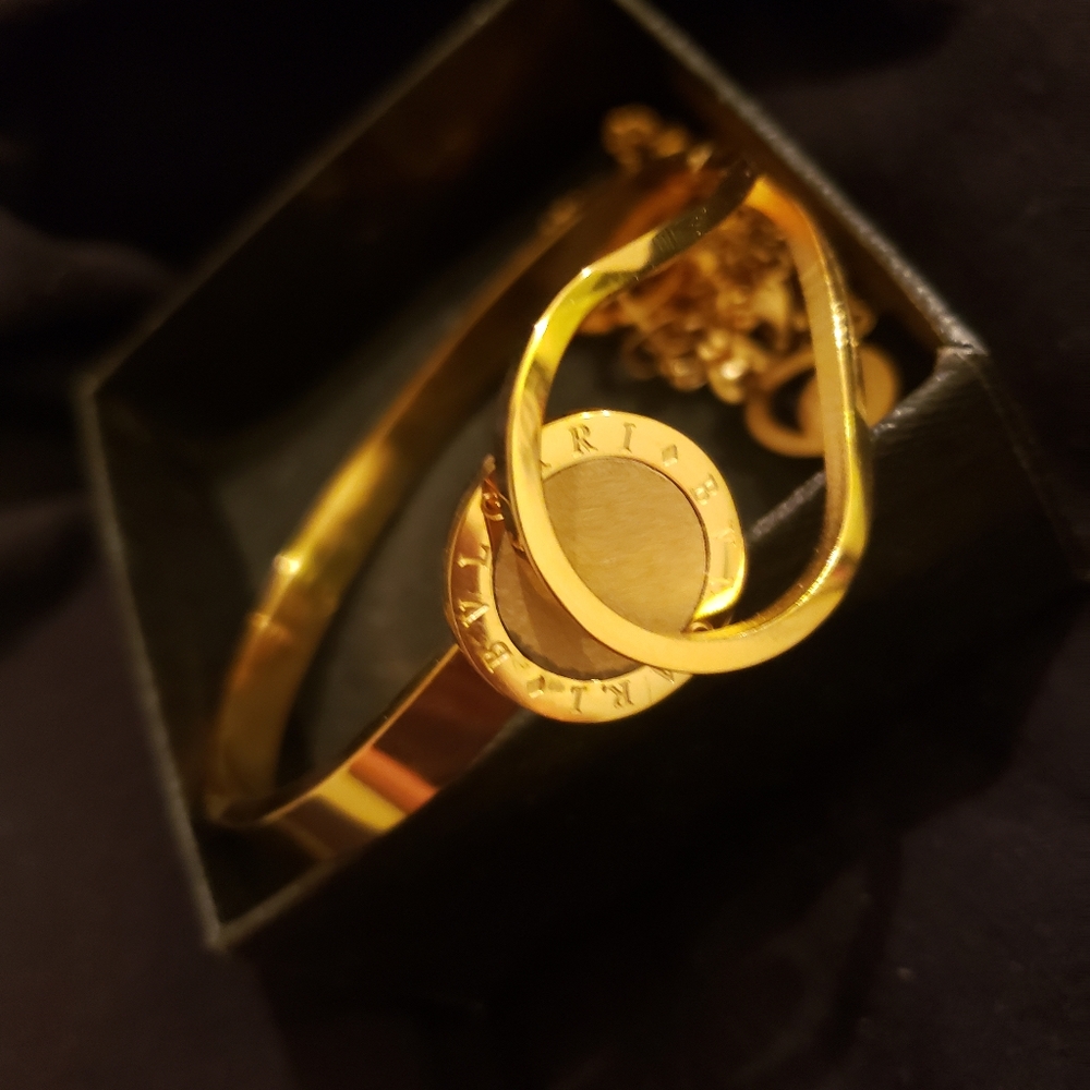 Set of Jewelries
